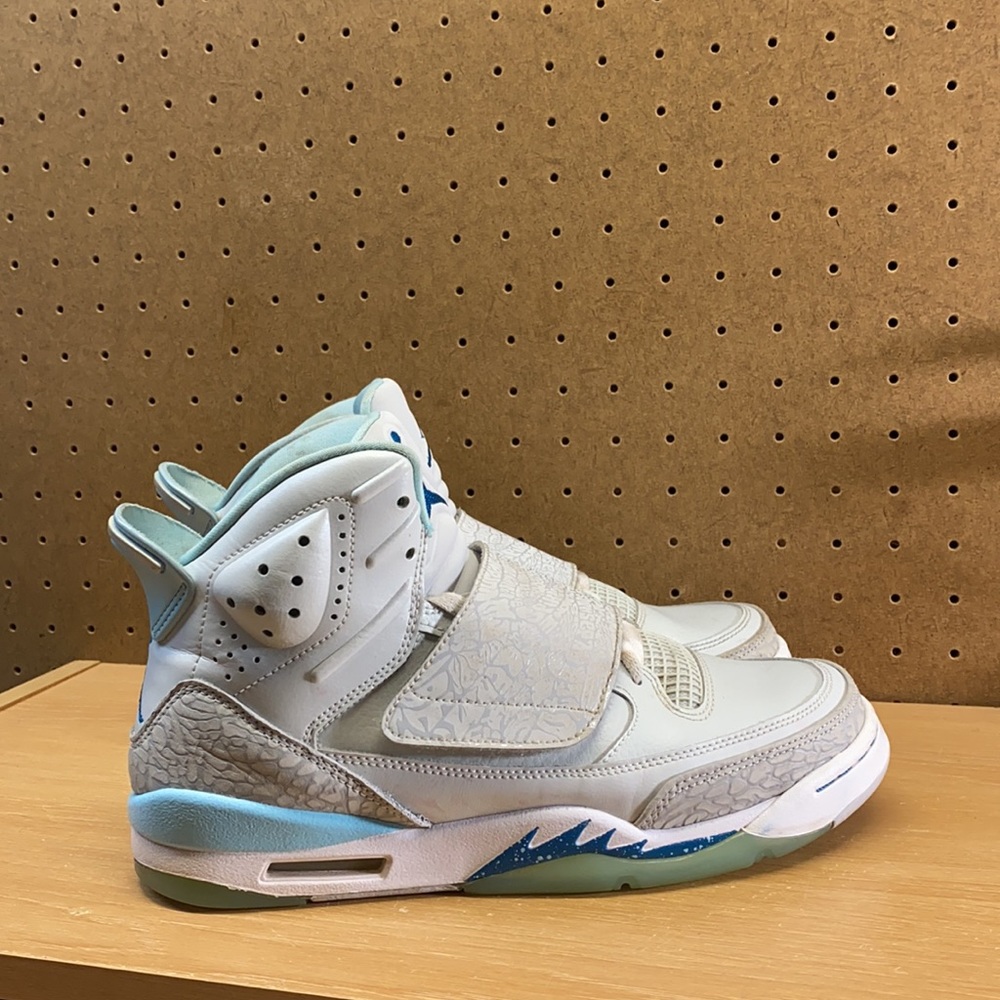 Air Jordan Son of Mars Size 8.5 Women’s Sneakers Pure Platinum 2016 - Picture 2 of 16